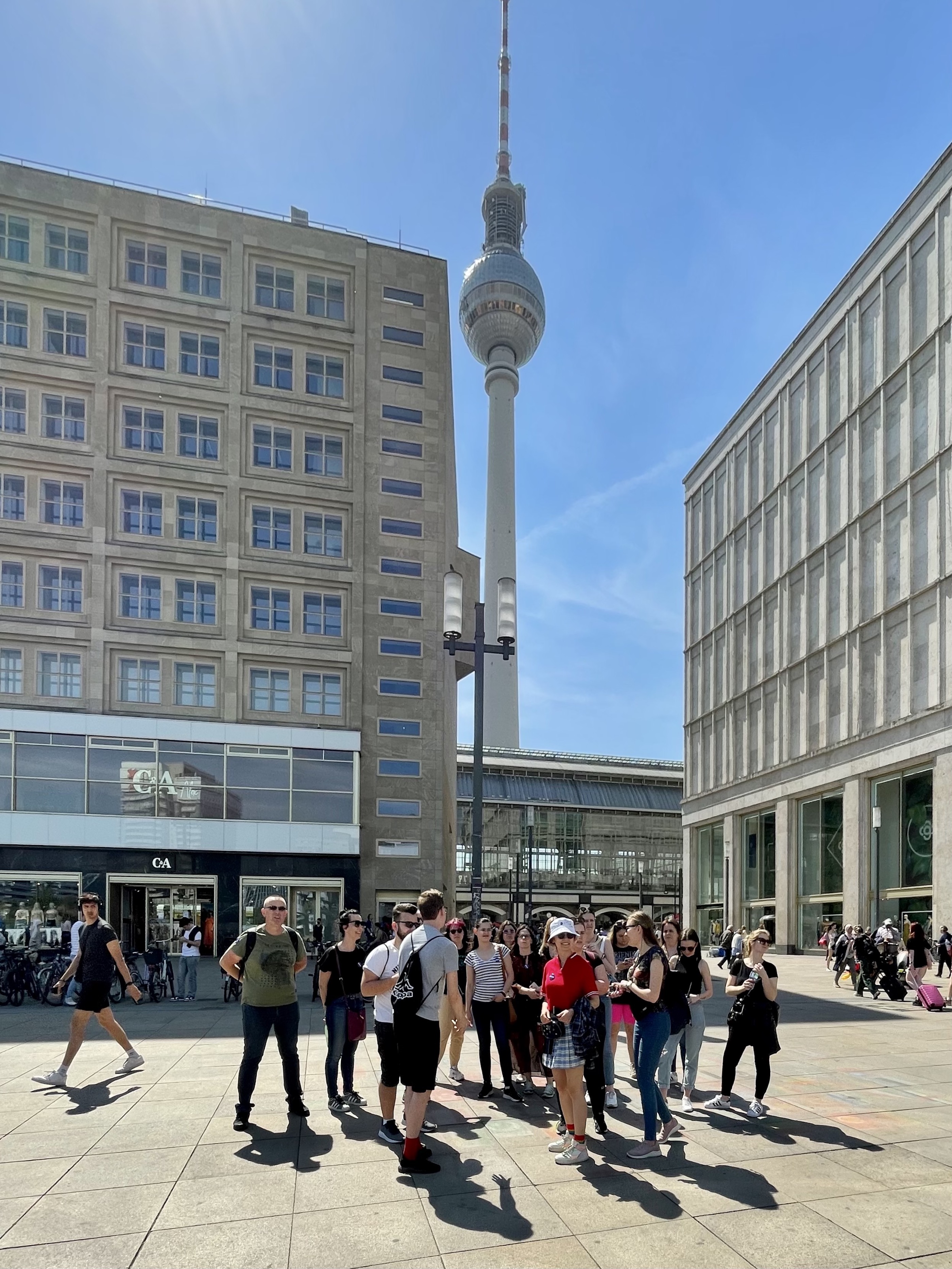 Studenci uczestniczący w zajęciach terenowych