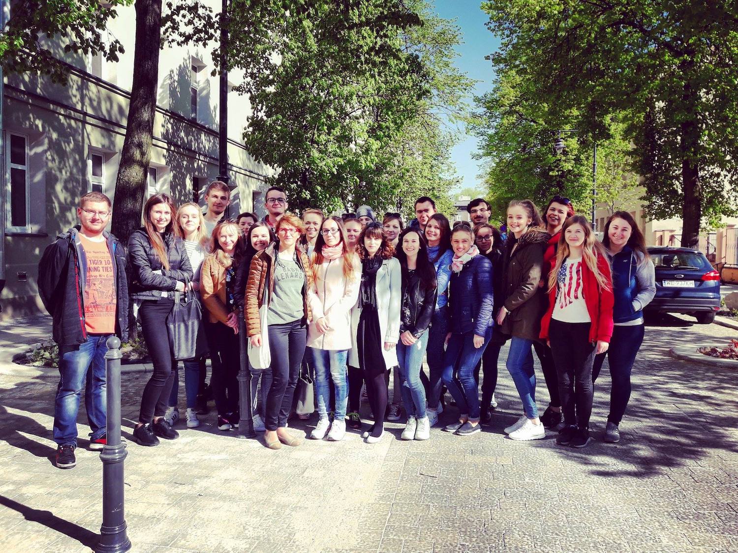 Studenci uczestniczący w zajęciach terenowych