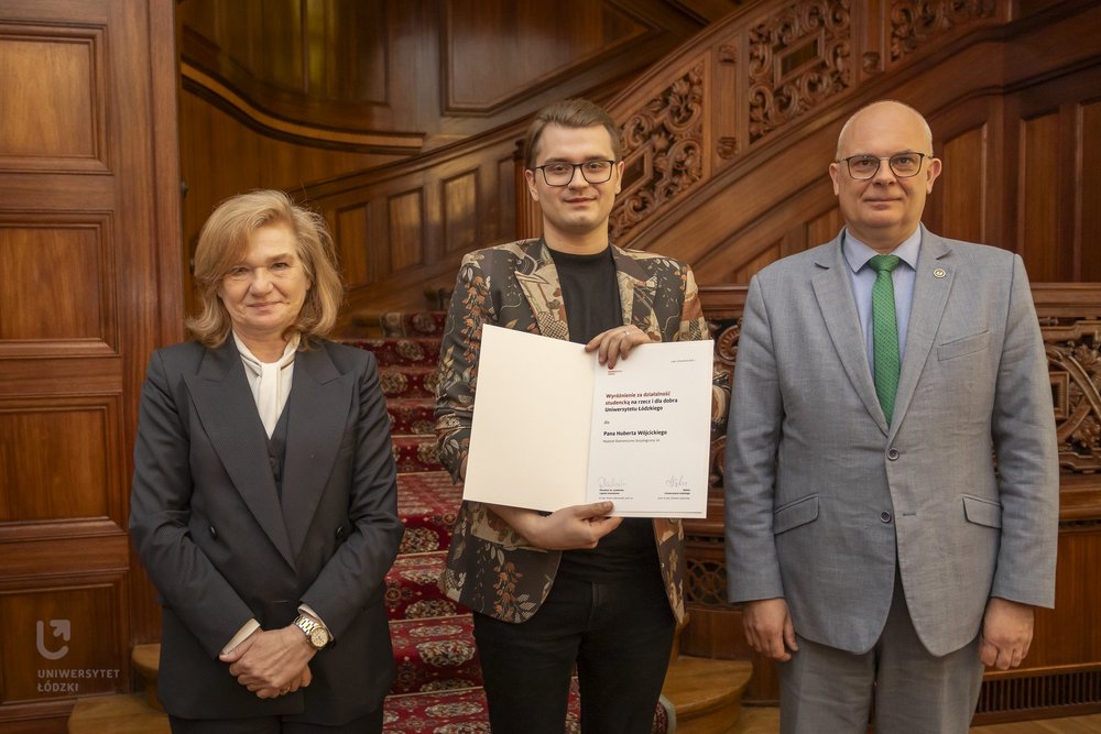 Osoby pozujące do zdjęcia.