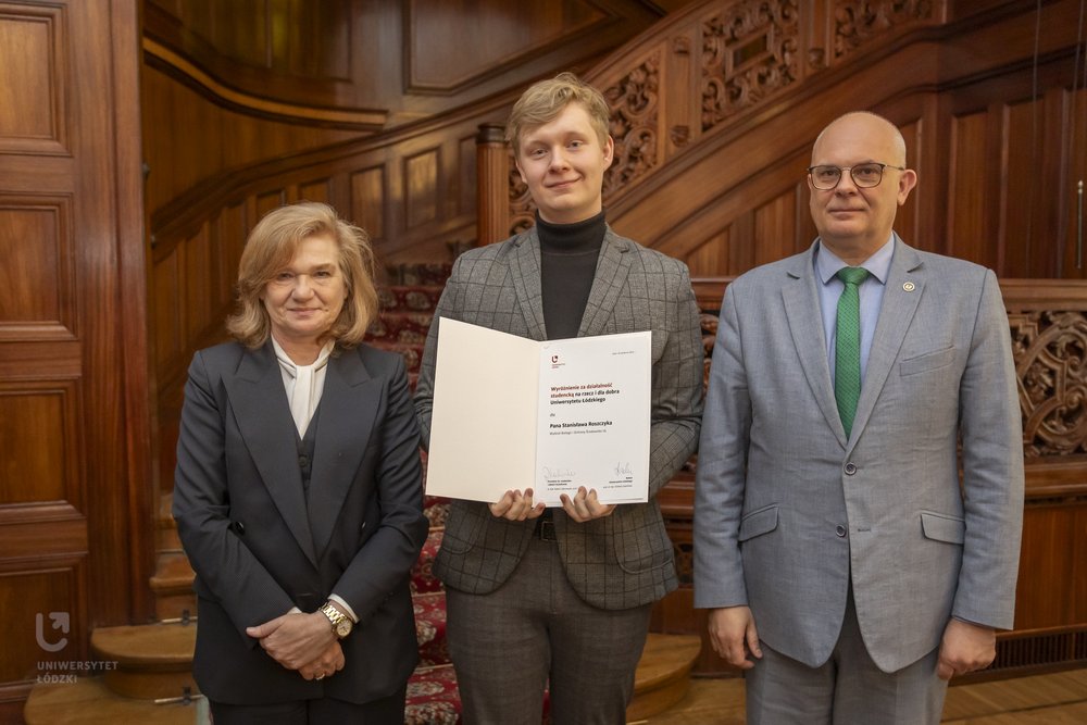Osoby pozujące do zdjęcia.