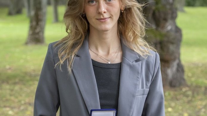 Studentka nagrodzona medalem