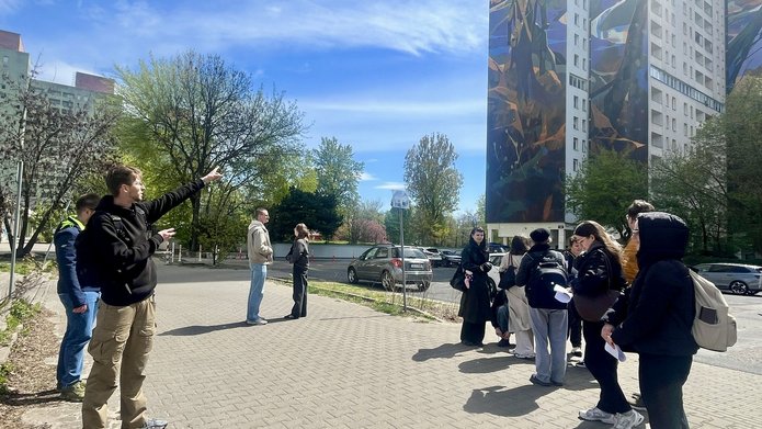 Studenci podczas ćwiczeń terenowych