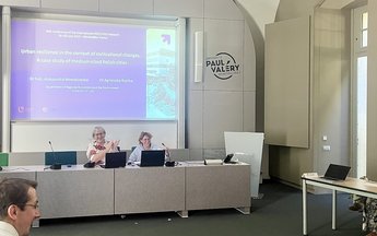 Osoby wygłaszające referat na konferencji naukowej