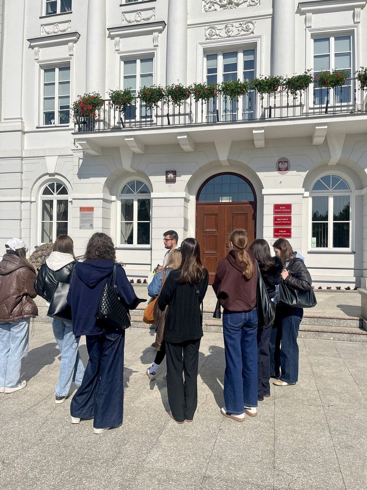 Studenci podczas wizyty studyjnej w Płocku